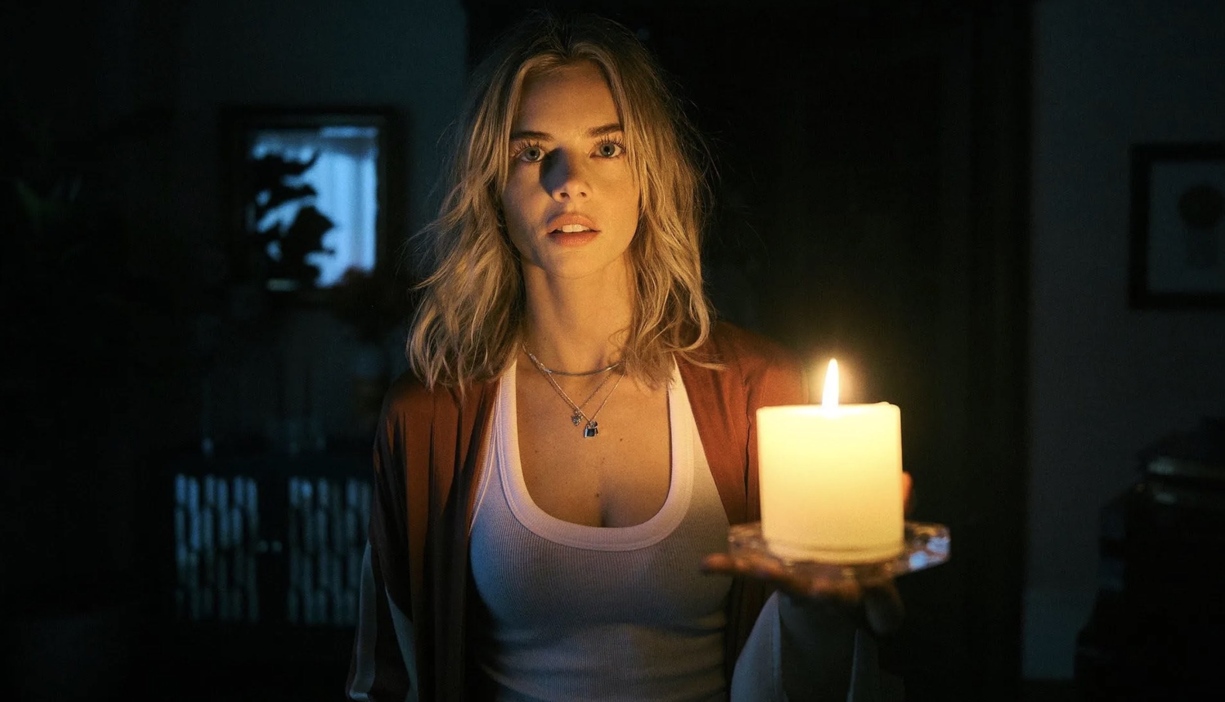 First look at Samara Weaving in her upcoming thriller BORDERLINE from writer COCAINE BEAR